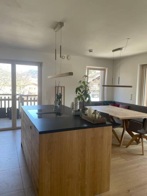 Wunderschoenes 4 Zimmer Apartment Mit Seeblick Bad Wiessee Bagian luar foto